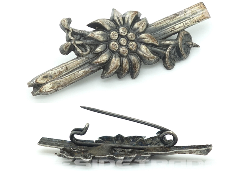 Ski/Mountain Division Cap Badge