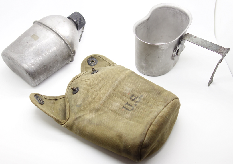 US WWII  Canteen