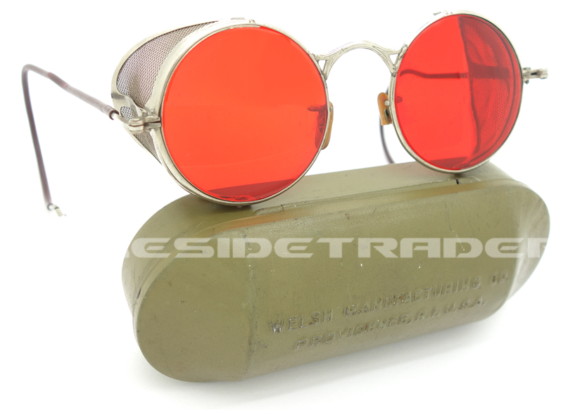 United States - Cased Aviator / Motorcycle Glasses 