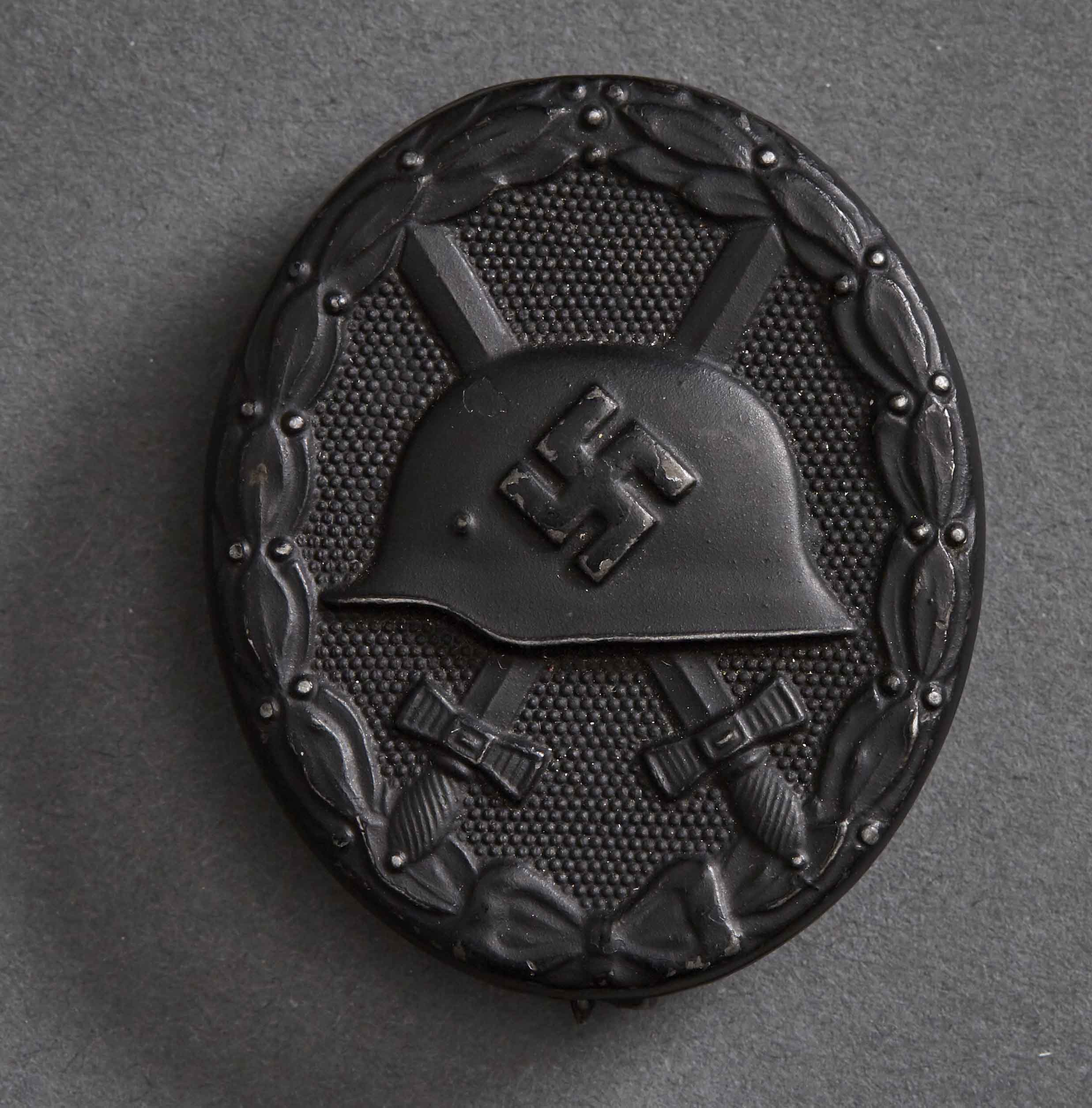 Black Wound Badge by 65