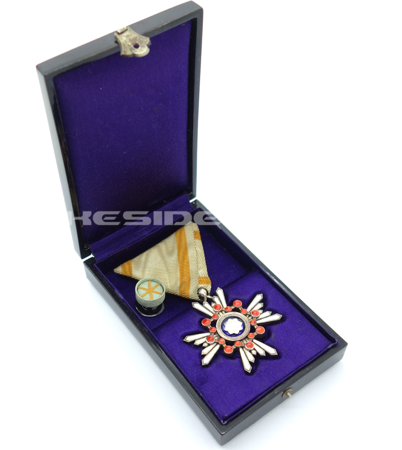 Japan - Cased Order of the Sacred Treasure 6th Class