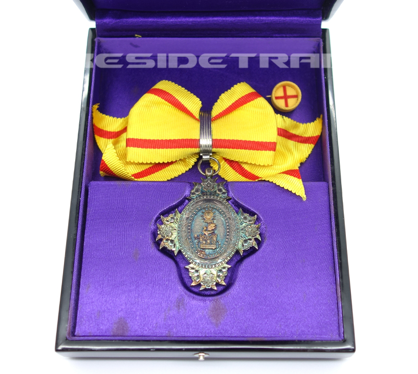 Japan - Cased Order of the Precious Crown VII Class
