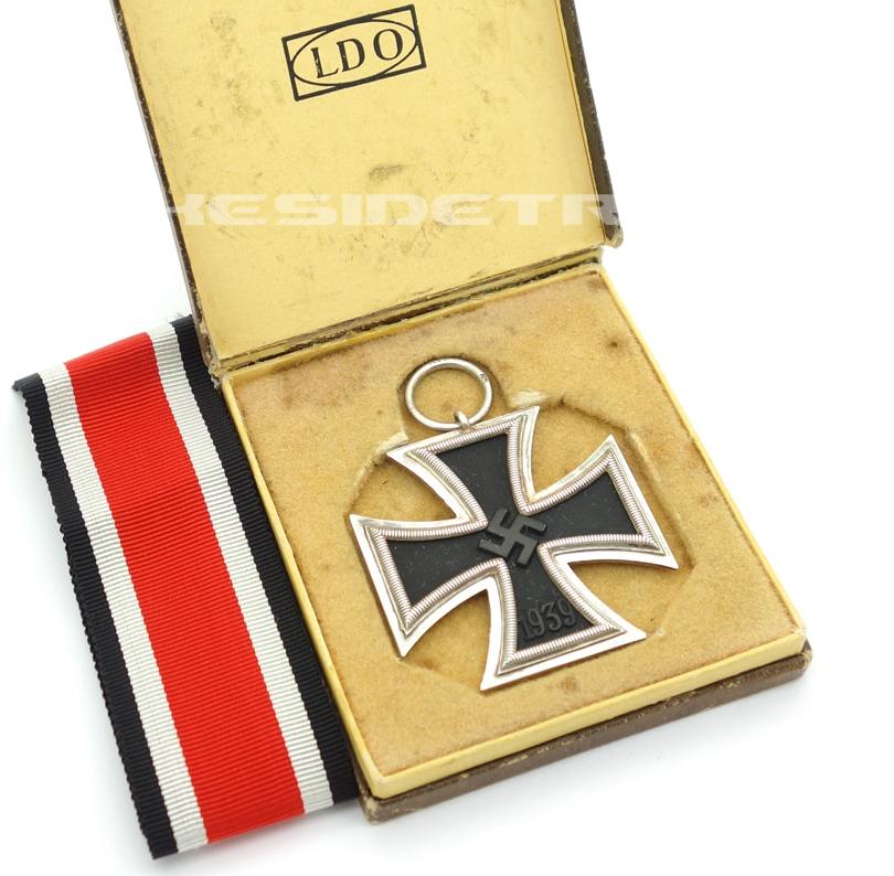 Cased 2nd Class Iron Cross by 65