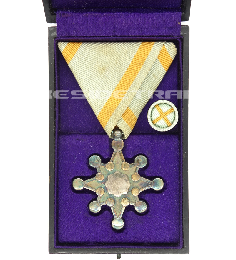 Cased 7th Class Order of the Sacred Treasure