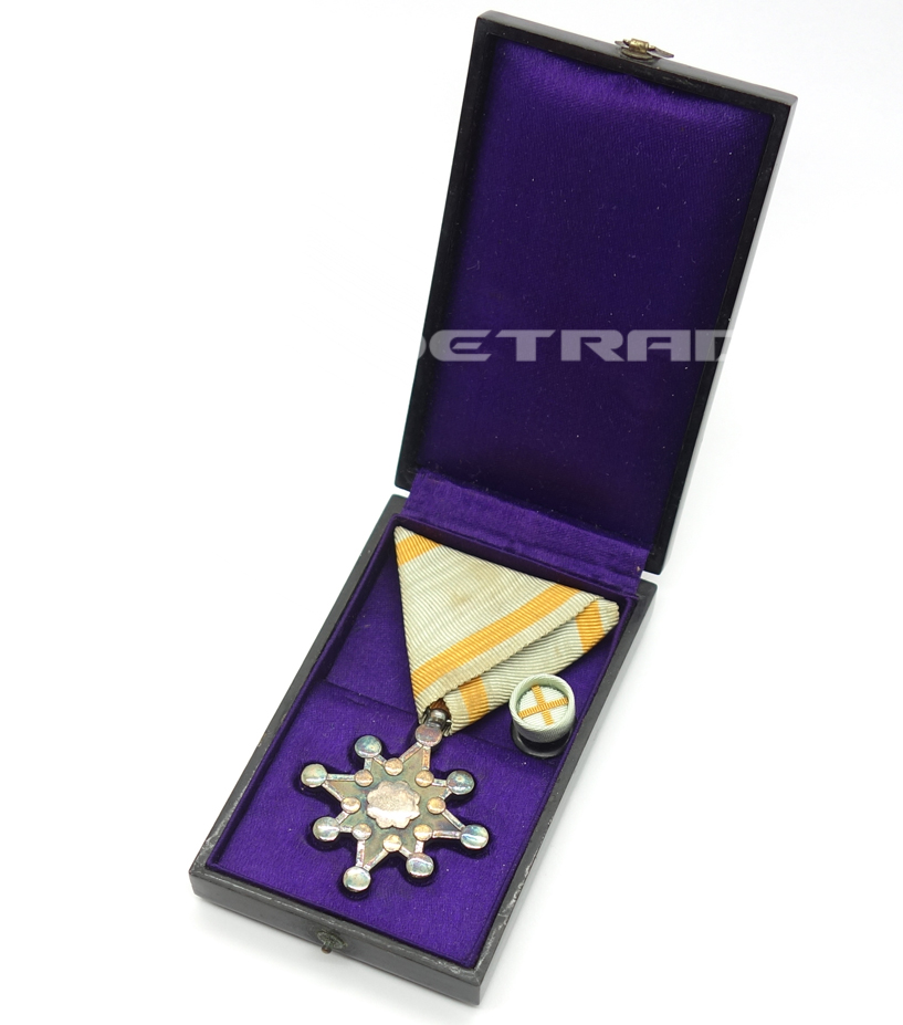 Cased 7th Class Order of the Sacred Treasure