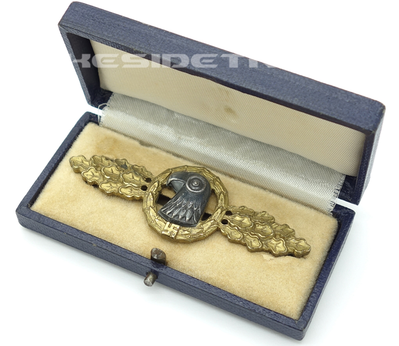 Cased Luftwaffe Reconnaissance Clasp in Gold by Juncker