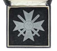 Cased 1st Class War Merit Cross with Swords by 62