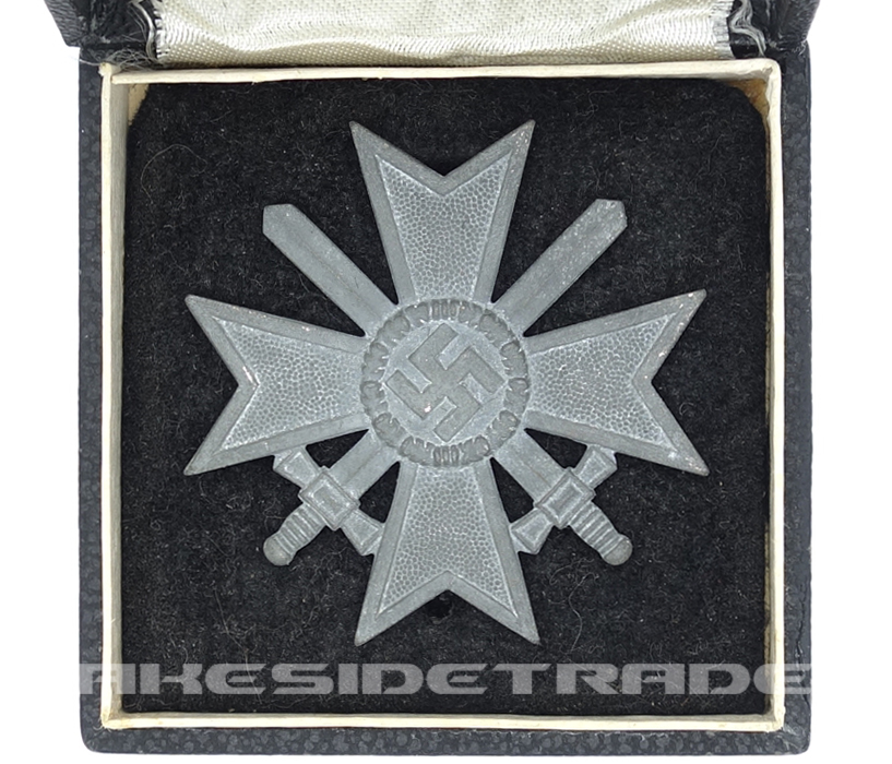 Cased 1st Class War Merit Cross with Swords by 62