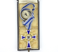 Cased Mothers Cross in Gold