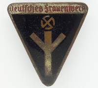 Women’s “Deutsches Frauenwerk” Membership Pin by RZM M1/100