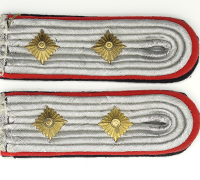 SS Artillery Huptsturnfuhrer Shoulder-boards