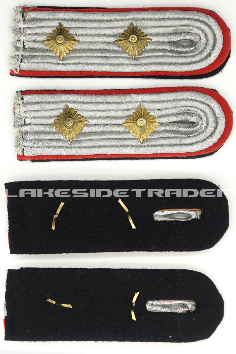 SS Artillery Huptsturnfuhrer Shoulder-boards