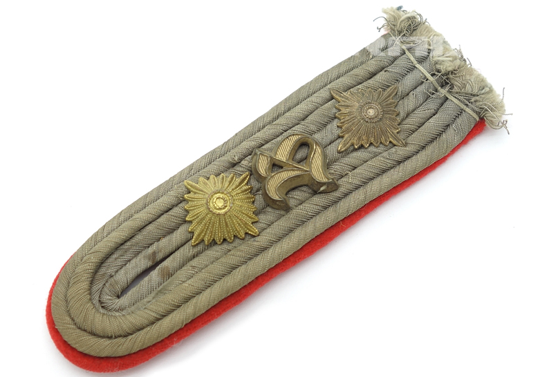 Army Hauptmann Artillery Shoulder Board